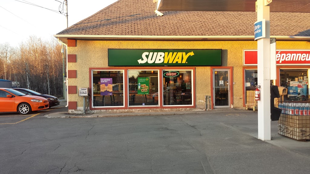 Restaurant Subway Esso Gas Convenience Store Boulevard De