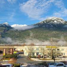 Mountain Retreat Hotel & Suites - 38922 Progress Way, Squamish, BC V8B ...