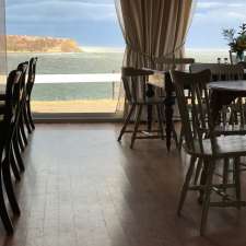 L'abri café, restaurant et bar | 15559 Cabot Trail, Chéticamp, NS B0E 1H0, Canada