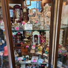 Grandpa's Doll House | 43624 Sparta Line, St Thomas, ON N5P 3S8, Canada