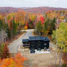 Blaaq Cottage | 179 Chem. du Lac Lili, Chertsey, QC J0K 3K0, Canada