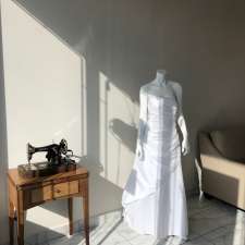 Unique Alterations and Dry cleaning | 2015 Kingsridge Dr Unit4, Oakville, ON L6M 4Y7, Canada