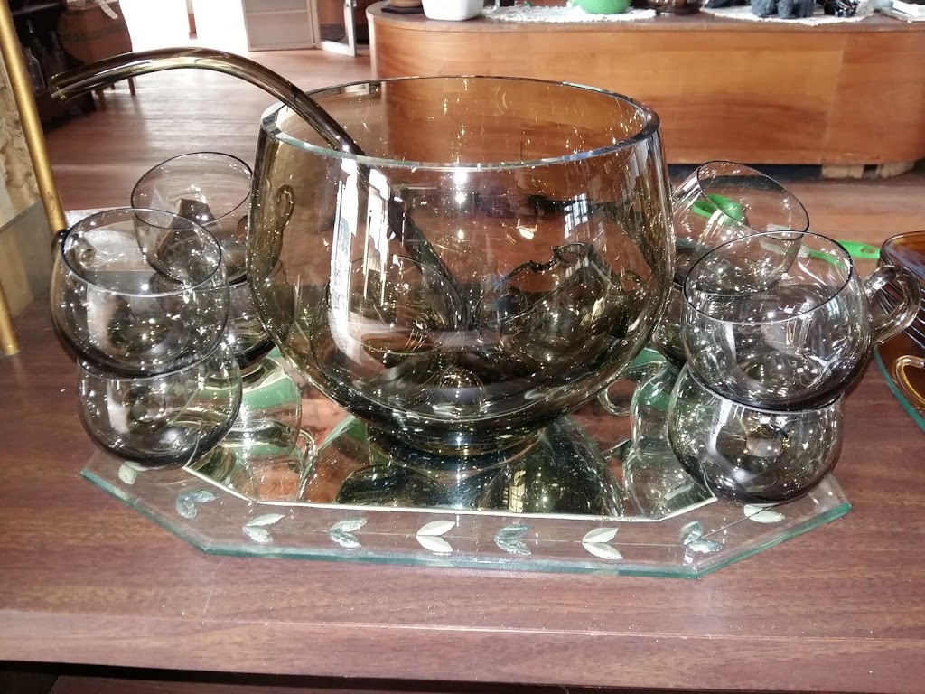 Top of the Stairs Antiques & Collectibles | 36 Niagara St, Welland, ON L3C 1H9, Canada | Phone: (289) 687-7634