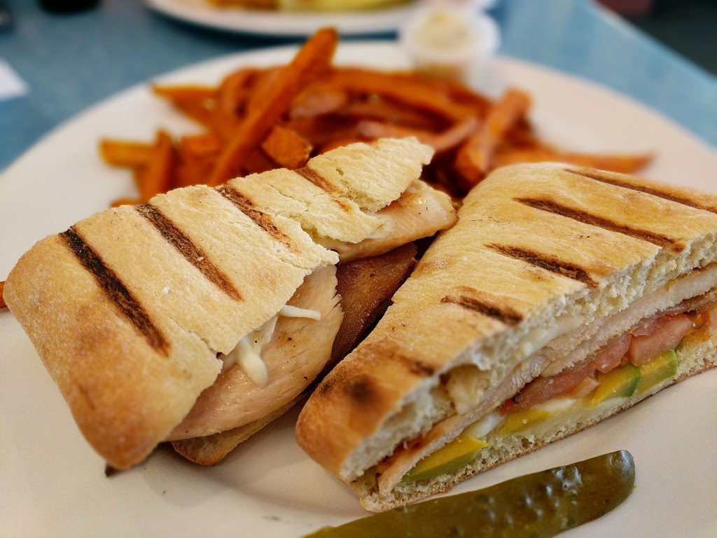 Frans Restaurant and Bar | 20 College St, Toronto, ON M5G 1K2, Canada | Phone: (416) 923-9867