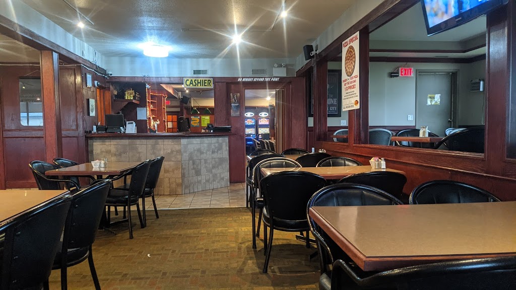 Nicks Family Restaurant and Lounge | 113 Palliser Trail, Hanna, AB T0J 1P0, Canada | Phone: (403) 854-3933