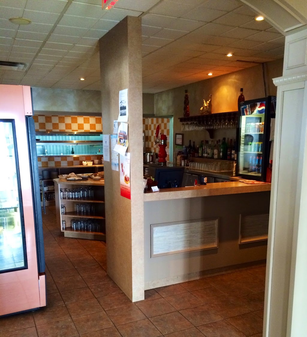 Restaurant Le Villageois | 828 Rue Notre Dame, Saint-Narcisse, QC G0X 2Y0, Canada | Phone: (418) 328-8667