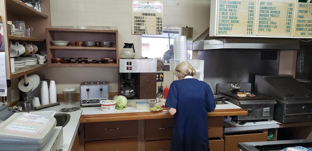 Cantine Chez Nous Enr | 15385 Av St-Louis, Saint-Hyacinthe, QC J2T 3E5, Canada | Phone: (450) 773-7344