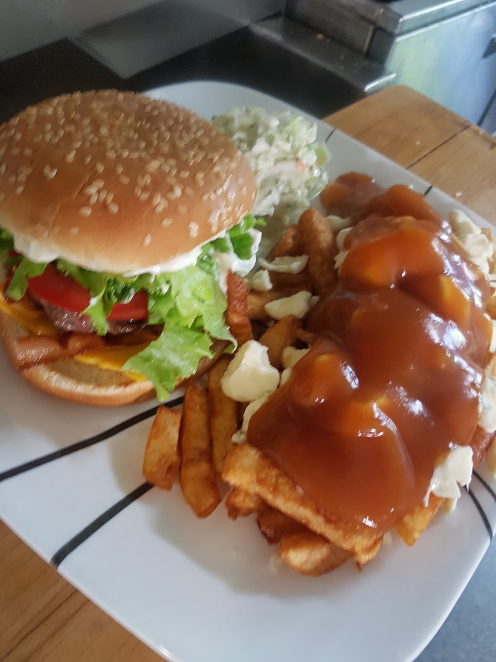 Casse-croûte chez Catherine | 260 Rue Principale, Saint-Alban, QC G0A 3B0, Canada | Phone: (418) 268-4457