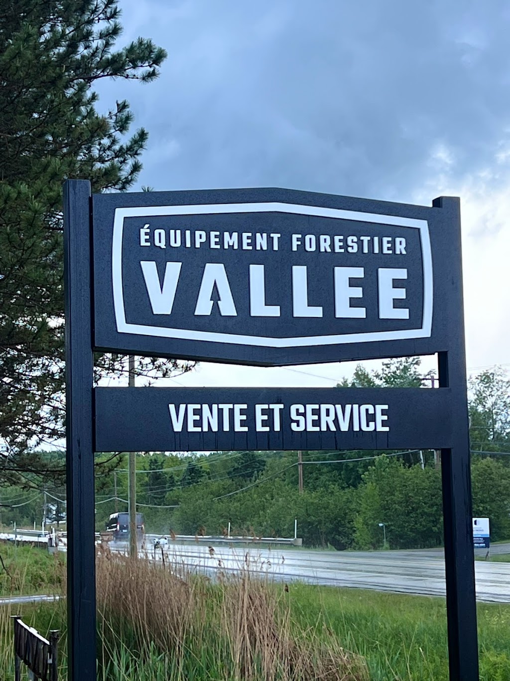 Vallée Équipement Forestier | 1825 QC-222, Saint-Denis-de-Brompton, QC J0B 2P0, Canada | Phone: (800) 577-2722
