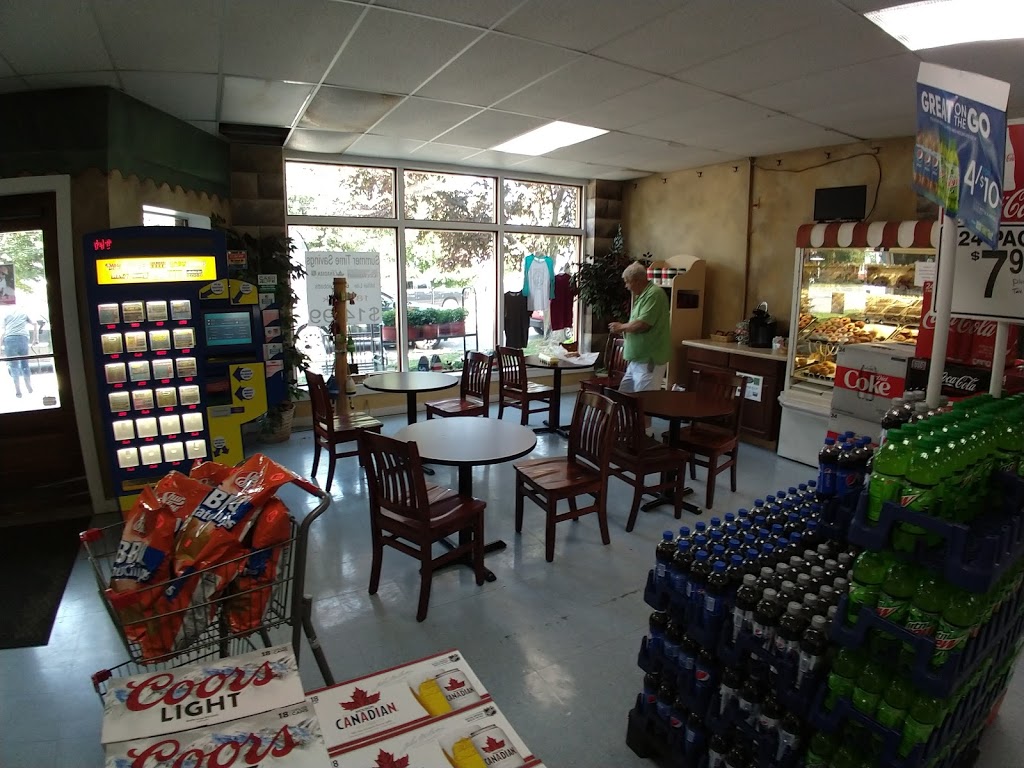 Aubreys Shopping Center | 342 Broadway St, Cape Vincent, NY 13618, USA | Phone: (315) 654-2381