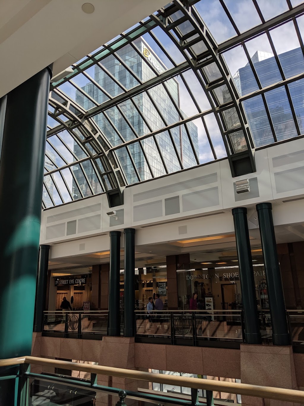 Manulife Place | shopping mall | 10180 101 St NW, Edmonton, AB T5J 3S4, Canada | 7804206236 OR +1 780-420-6236