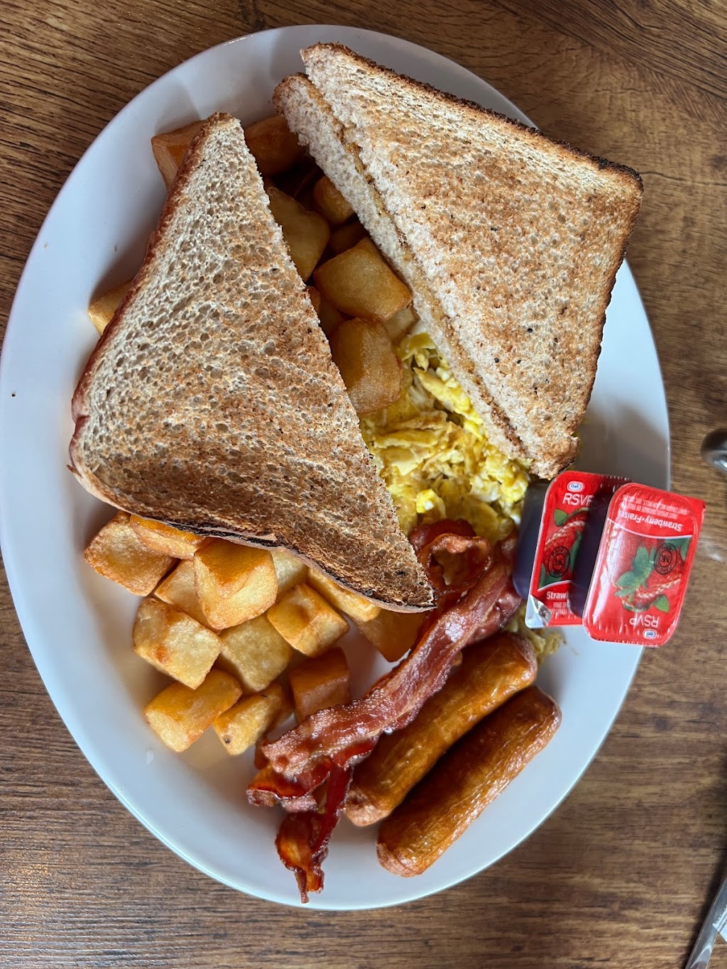 Coal Miners Cafe | 15832 Central Ave, Inverness, NS B0E 1N0, Canada | Phone: (902) 258-3413
