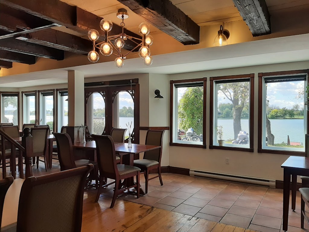 Restaurant La Maison Du Coin | 454 Chem. des Patriotes, Québec J0H, Canada | Phone: (450) 584-3112