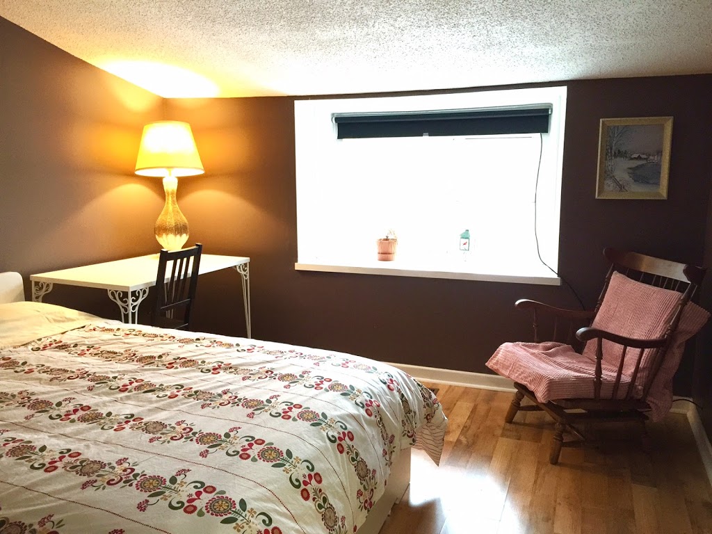 Cha Guest House | 135 St Lawrence St, Merrickville, ON K0G 1N0, Canada | Phone: (613) 252-2777