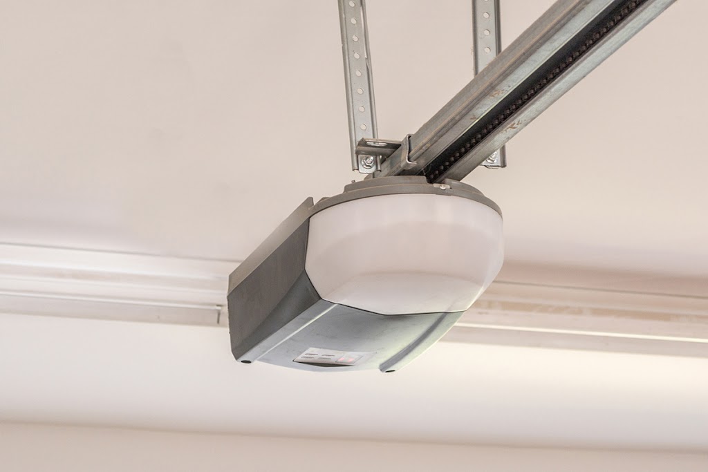 Swify Overhead Door Services | 235 Bowman St, Hamilton, ON L8S 2T9, Canada | Phone: (289) 207-6727