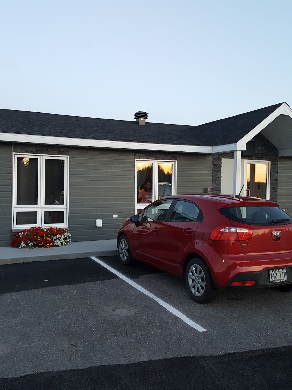 Auberge 4 Saisons | 1120 Boulevard St Félicien, Saint-Félicien, QC G8K 2R2, Canada | Phone: (866) 679-0694