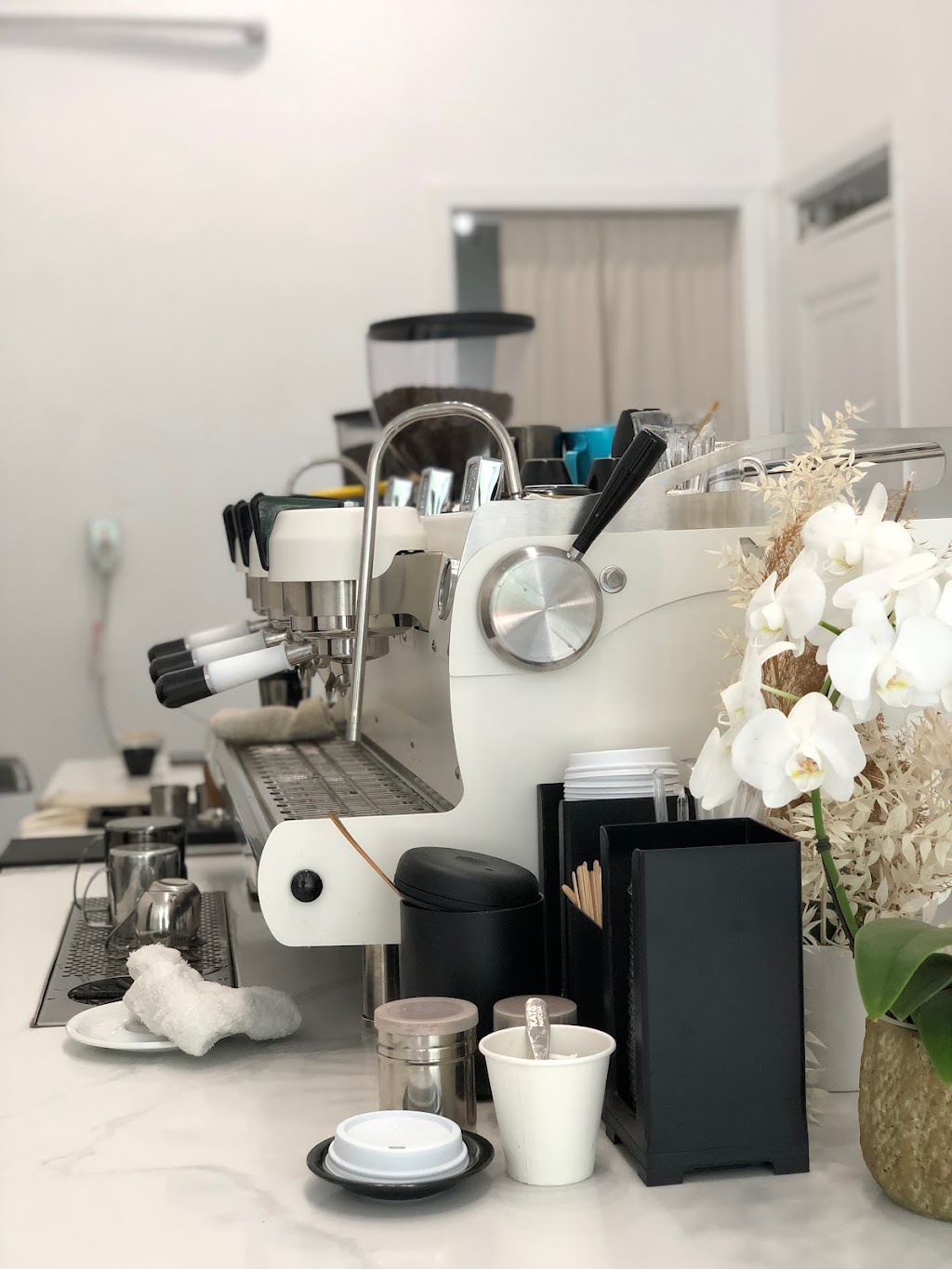 The Library Specialty Coffee | 917 Queen St W, Toronto, ON M6J 1G5, Canada | Phone: (416) 361-6262