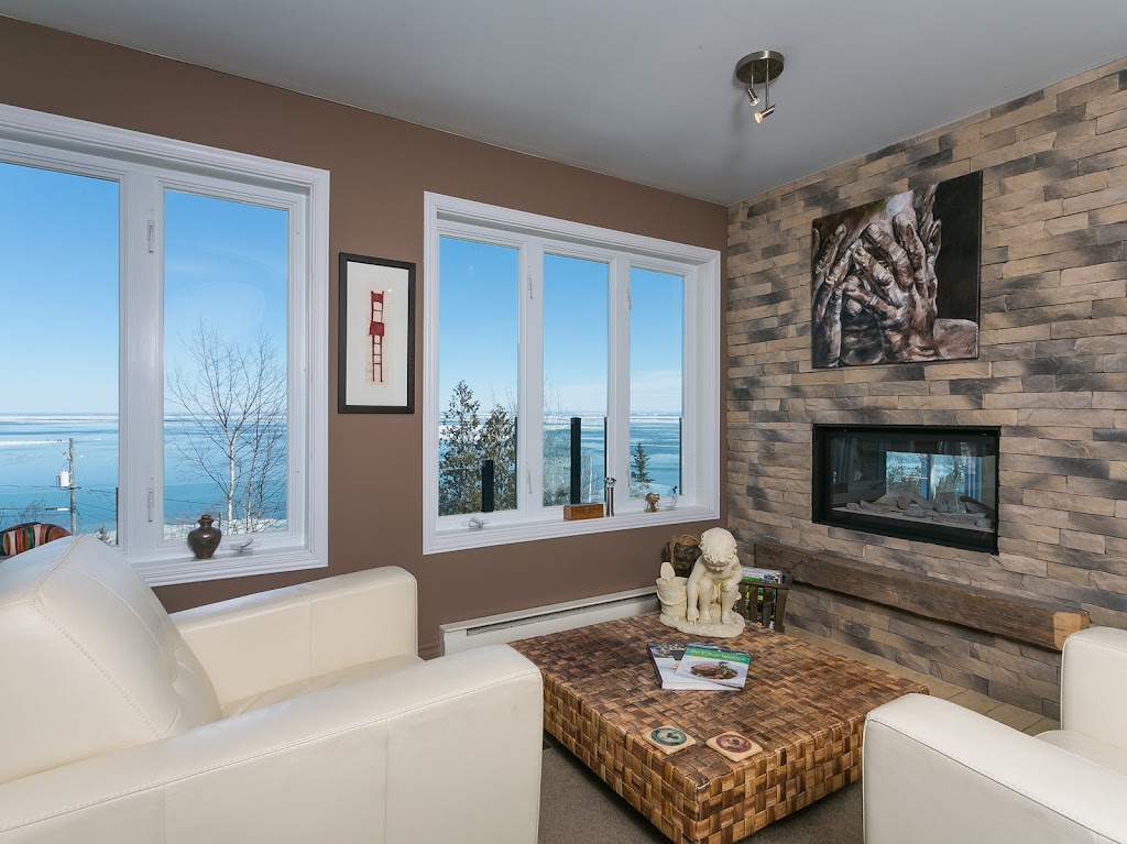 Auberge des Eaux Vives | 39 Rue de la Greve, La Malbaie, QC G5A 2R3, Canada | Phone: (418) 665-4808