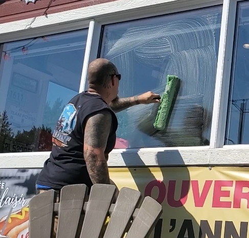 MF laveur de vitre | 296 Rue du Lion, Saint-Denis-sur-Richelieu, QC J0H 1K0, Canada | Phone: (438) 998-3679