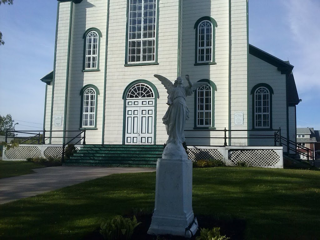Presbytere Des Saints Anges | 510 Rue Principale, Ham-Nord, QC G0P 1A0, Canada | Phone: (819) 344-2404