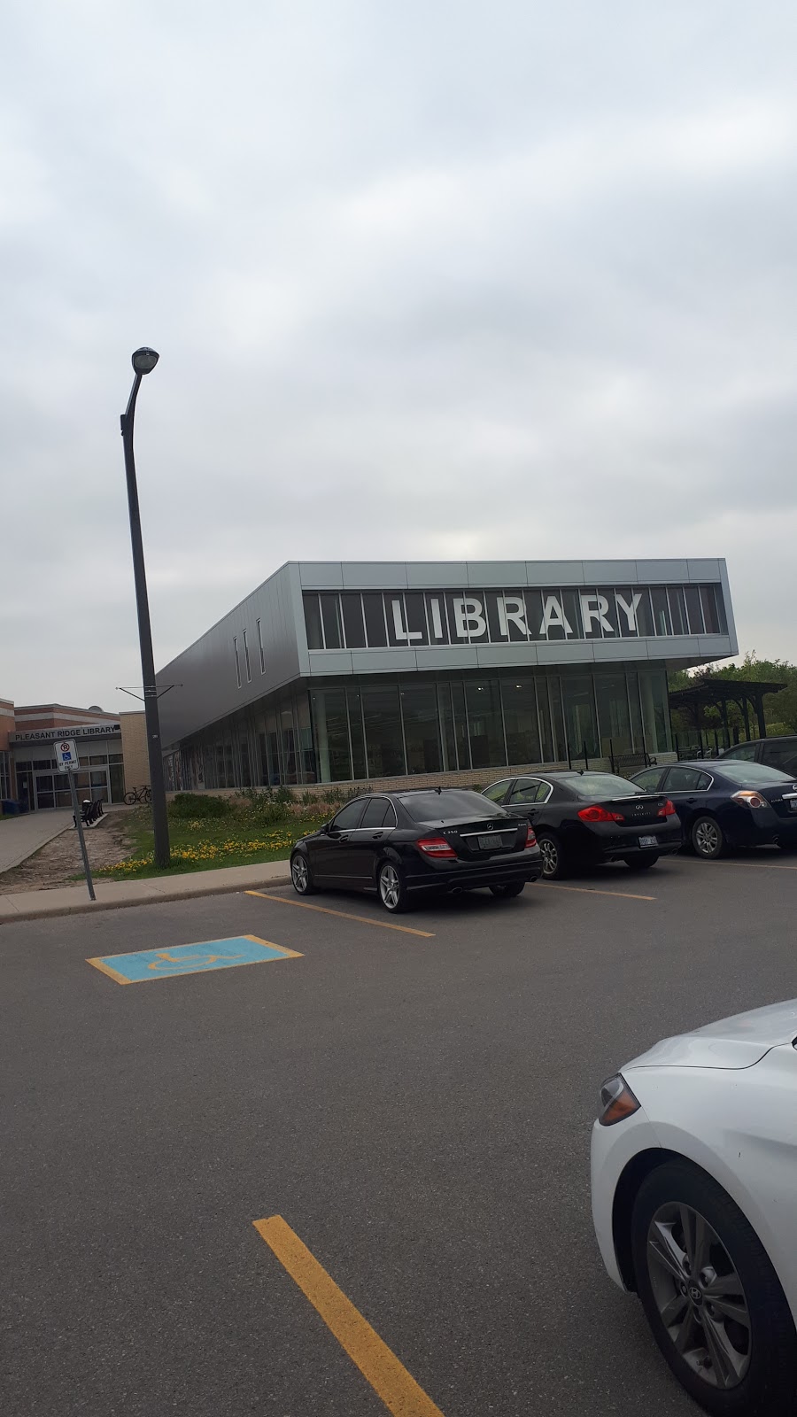 Pleasant Ridge Library | 300 Pleasant Ridge Ave, Thornhill, ON L4J 9B3, Canada | Phone: (905) 653-7323