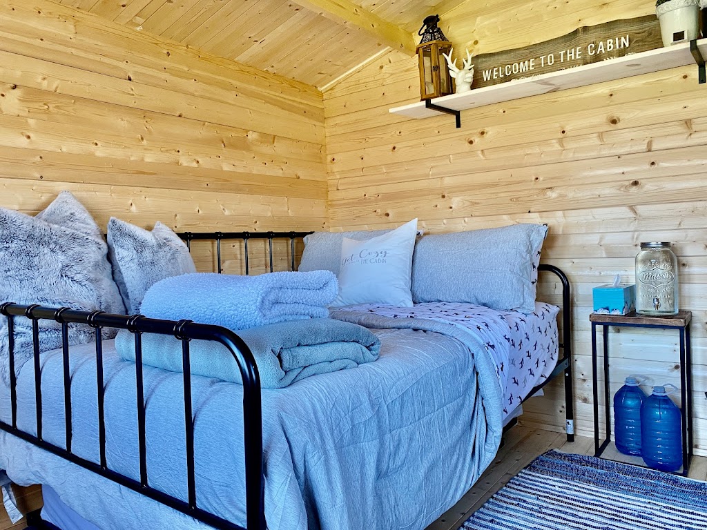Bunkie by the Pond | 11200 Nassagaweya–Esquesing Townline, Milton, ON L9T 2X7, Canada | Phone: (416) 527-3971