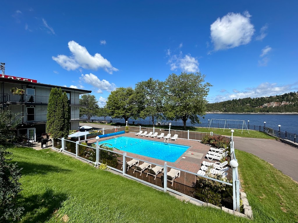 Motel Panoramique | 1303 Bd du Saguenay O, Chicoutimi, QC G7J 1A1, Canada | Phone: (418) 590-7455