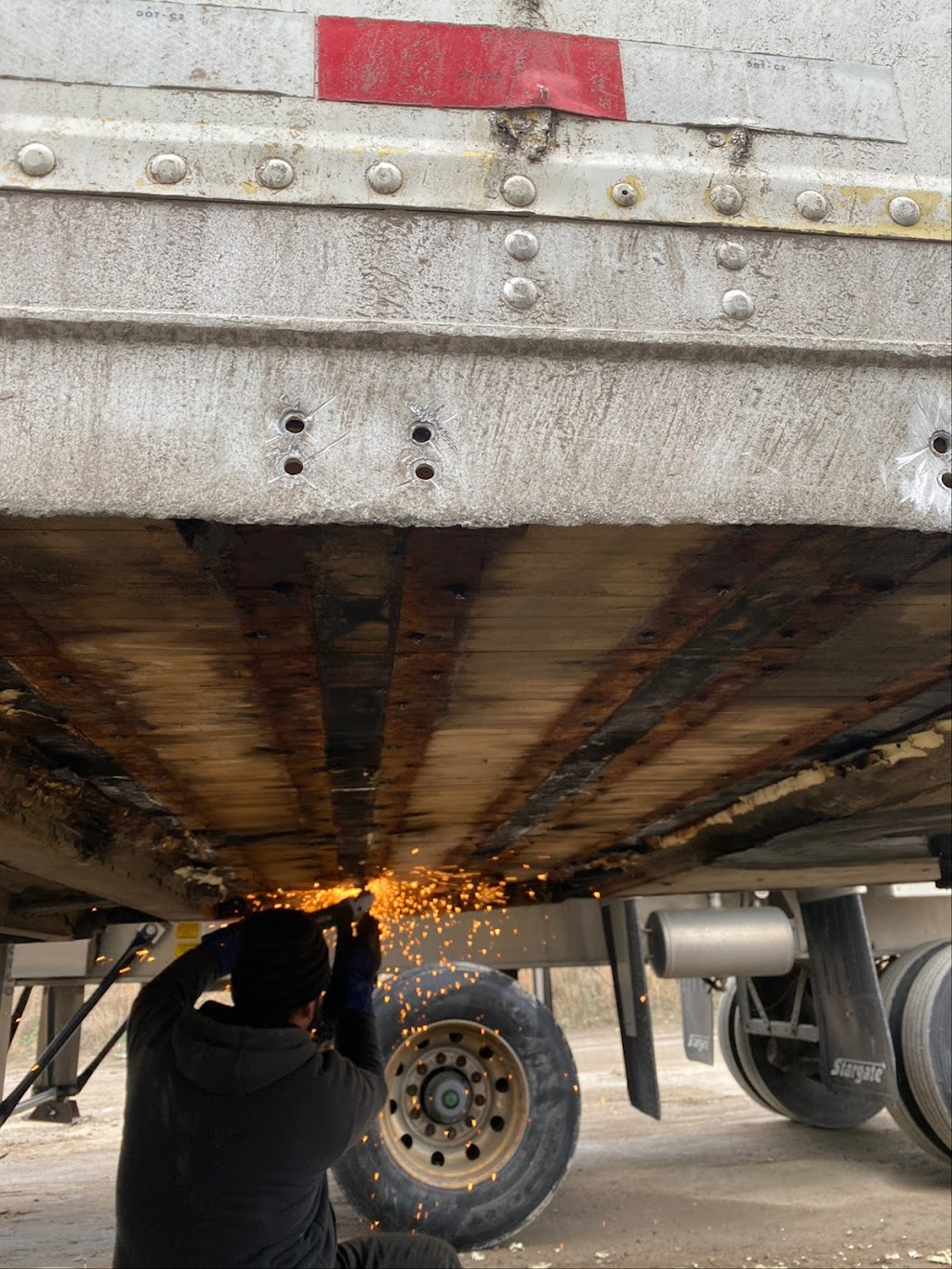 AJ WELDING FABRICATION & TRAILER BODYWORK INC.(MOBILE SERVICE) | 31 Waterbow Trl, Kitchener, ON N2A 0K4, Canada | Phone: (647) 620-9647