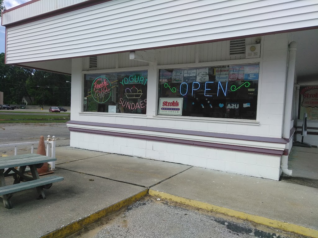 Strohs Ice Cream Parlour | 430 Pointe Tremble Rd, Algonac, MI 48001, USA | Phone: (810) 794-7717