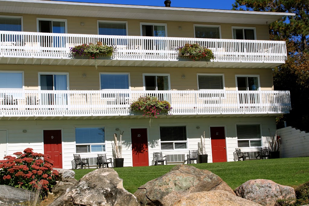 Sands on Golden Lake | 13163 ON-60, Golden Lake, ON K0J 1X0, Canada | Phone: (613) 625-2525
