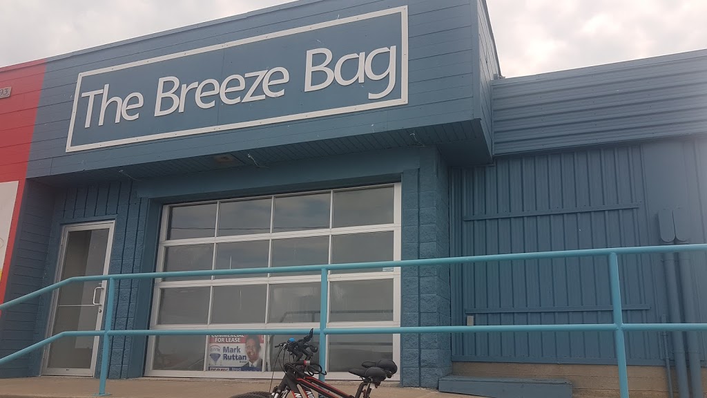 The Breeze Bag | 93 Beach Dr, Wasaga Beach, ON L9Z 2K2, Canada | Phone: (905) 327-9955