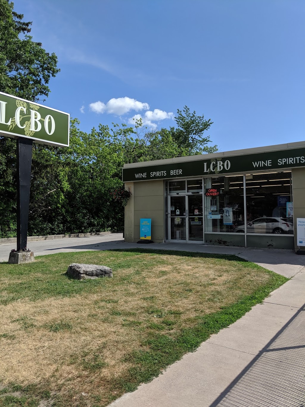 LCBO | 27 Francis St W, Fenelon Falls, ON K0M 1N0, Canada | Phone: (705) 887-3220