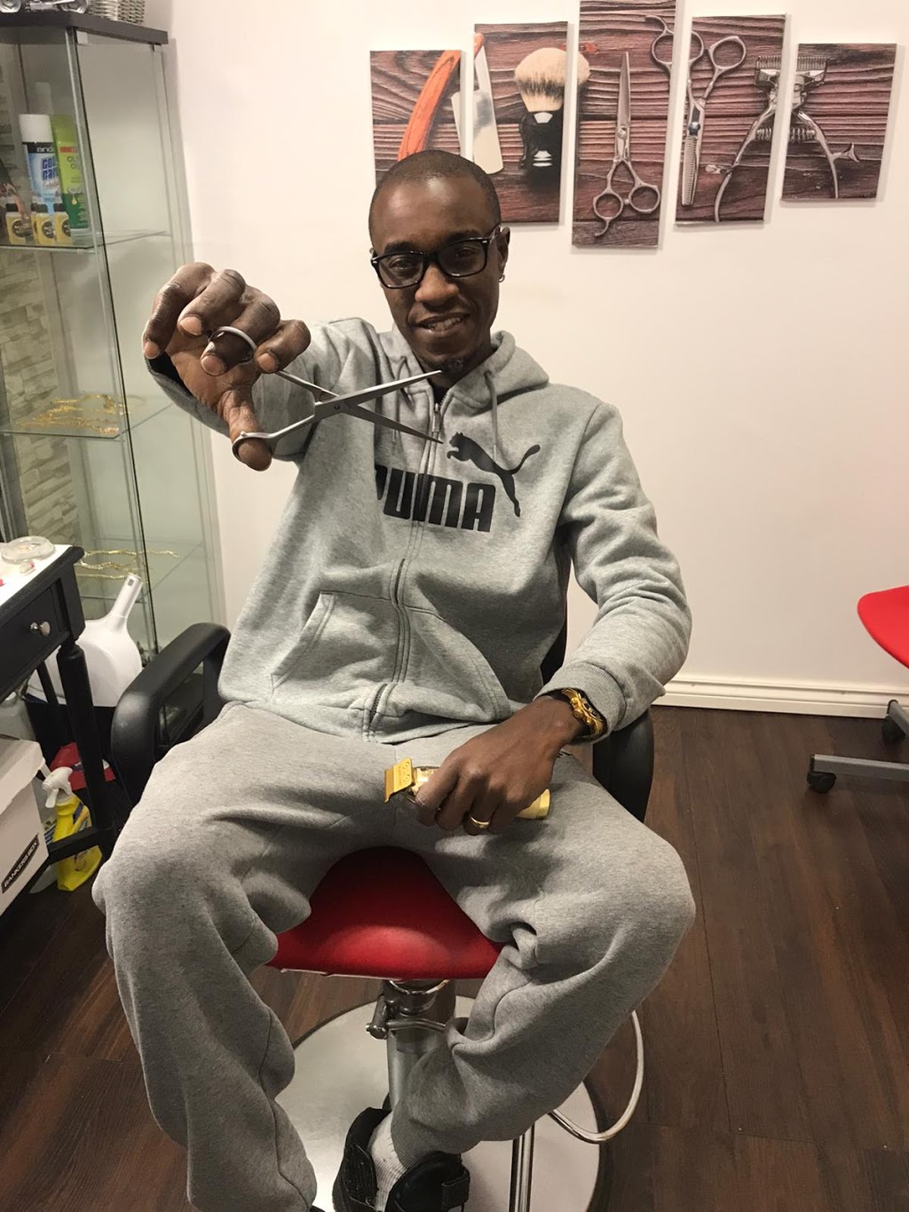 Raw Cutz Barbershop | 218 Waverly St S, Oshawa, ON L1J 5V4, Canada | Phone: (416) 474-0109