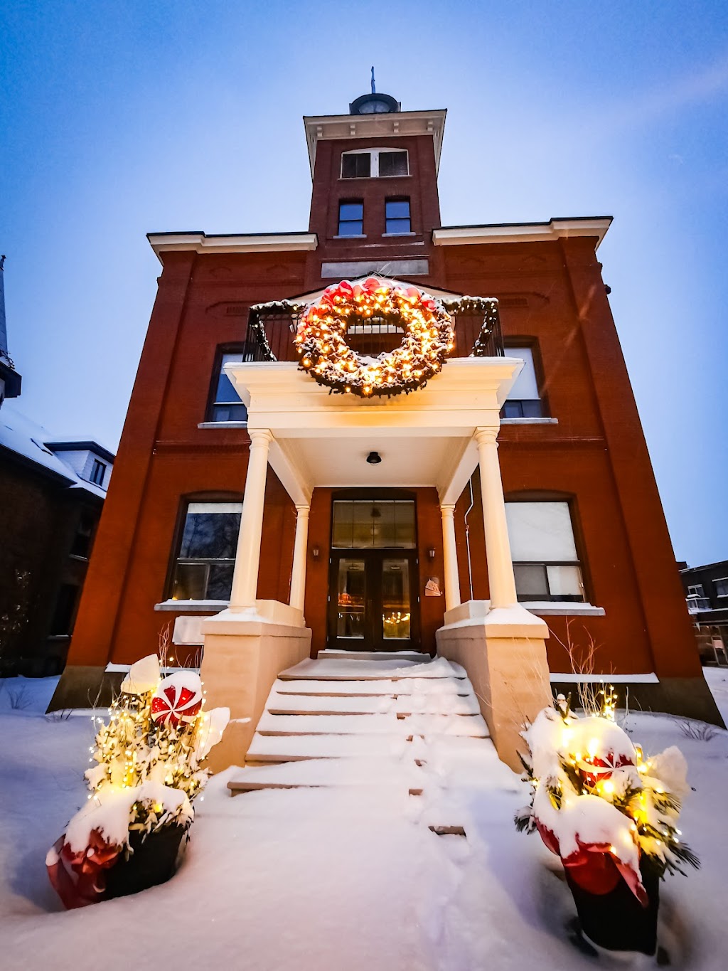 Hôtel de ville | 477 Rue de lHotel-de-Ville, Farnham, QC J2N 2H3, Canada | Phone: (450) 293-3178