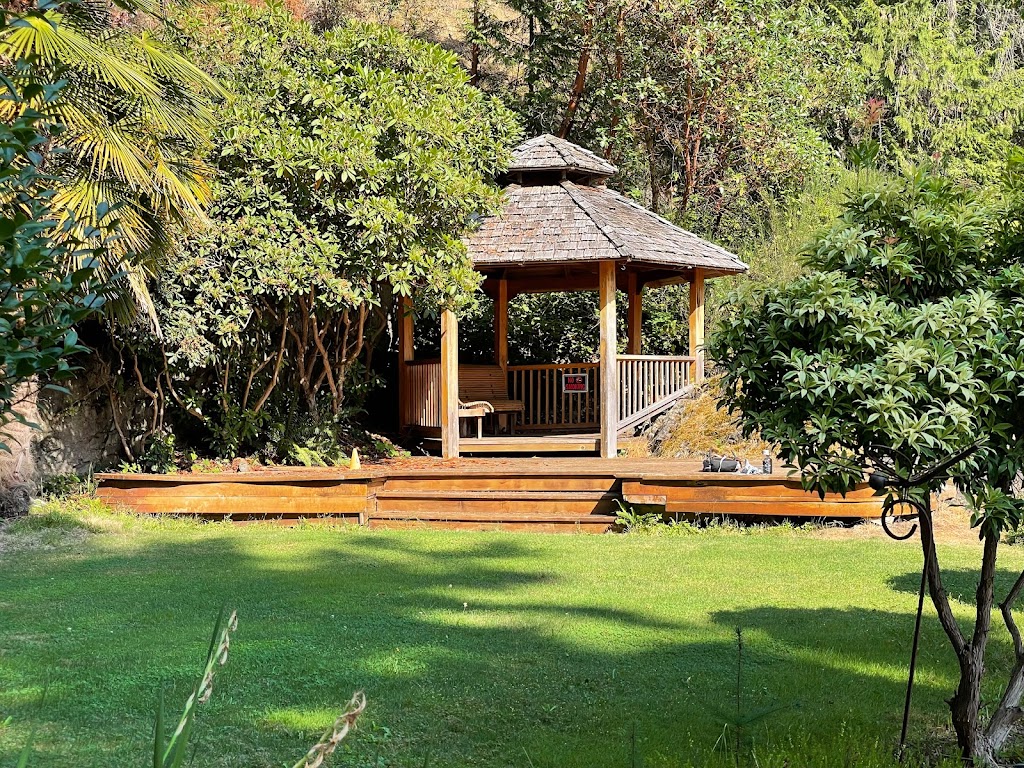 Sunshine Coast Treetop B&B | 6840 Sunshine Coast Hwy, Sechelt, BC V0N 3A8, Canada | Phone: (778) 458-2258