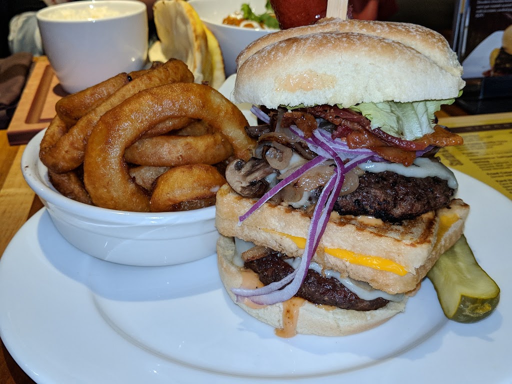 Simcoe Yard House Pub | 5899 Rama Rd, Rama, ON L3V 6H6, Canada | Phone: (705) 329-3325