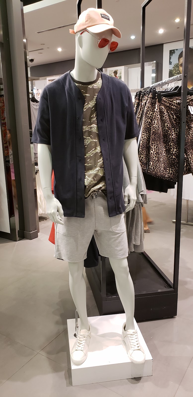 TOPMAN | 3401 Dufferin St, North York, ON M6A 2T9, Canada | Phone: (416) 789-8670