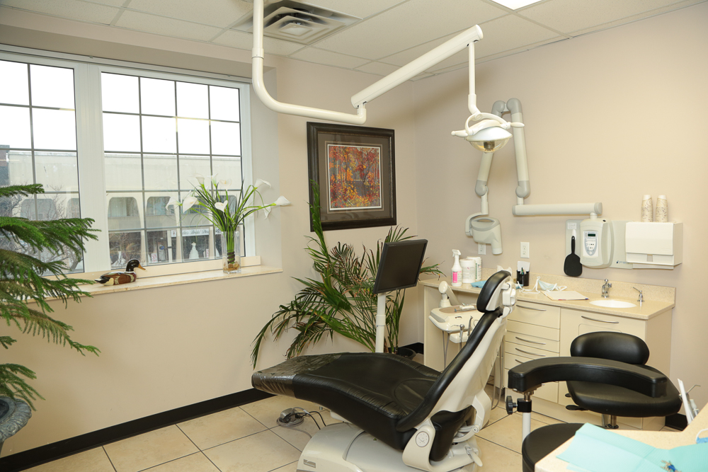 The Avenue Dental Centre | 1526 Ouellette Ave, Windsor, ON N8X 1K7, Canada | Phone: (519) 258-8012