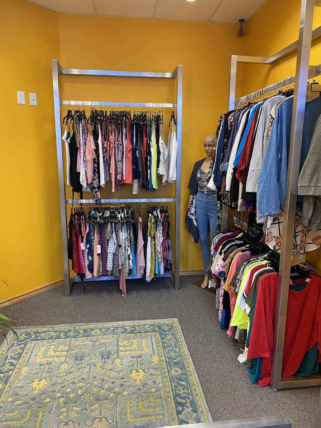 Goldilocks Closet | 1010 Railway St Unit 111, Crossfield, AB T0M 0S0, Canada | Phone: (403) 946-0518