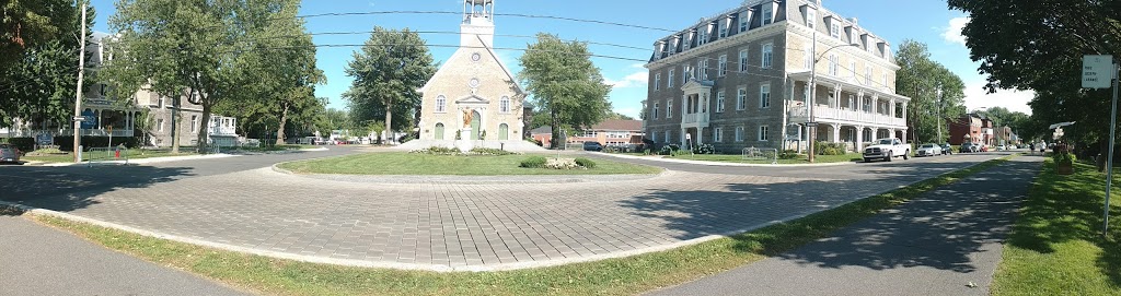 Église Sainte-Famille | 560 Boulevard Marie-Victorin, Boucherville, QC J4B 1X1, Canada | Phone: (450) 655-9024