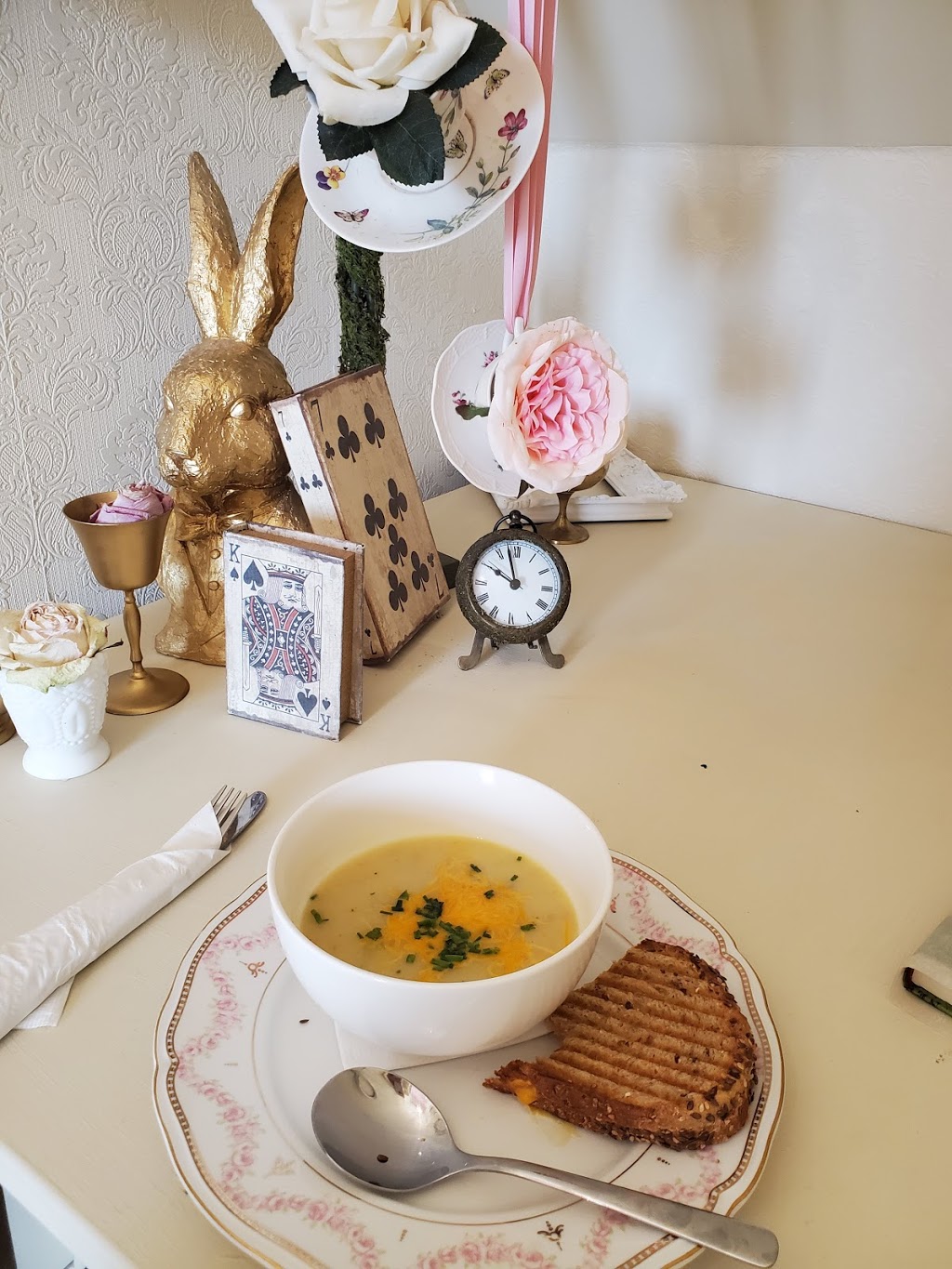La Maison Rose Cafe | 420 Winston Rd, Grimsby, ON L3M 0H2, Canada | Phone: (289) 235-9040