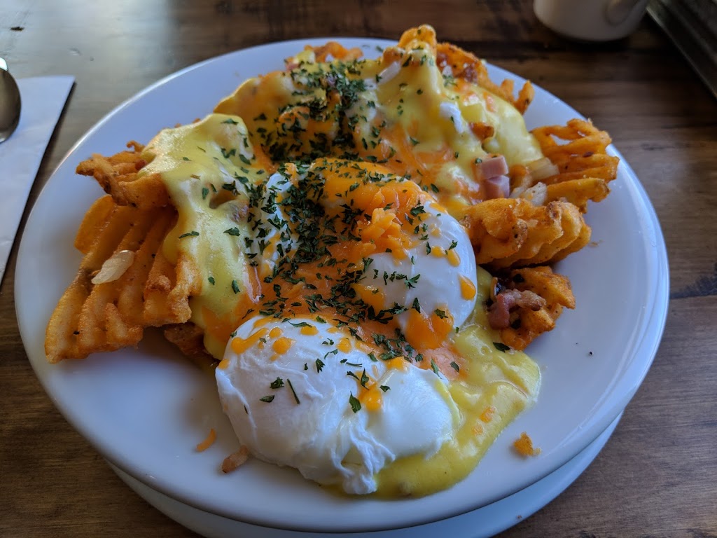 The Lighthouse Restaurant | 33 Bridge St, Picton, ON K0K 2T0, Canada | Phone: (613) 476-2186