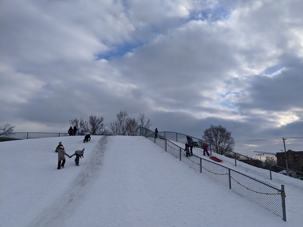 Parc Hartenstein | 1505 Rue Cardinal, Saint-Laurent, QC H4L 3G3, Canada | Phone: (514) 855-6117