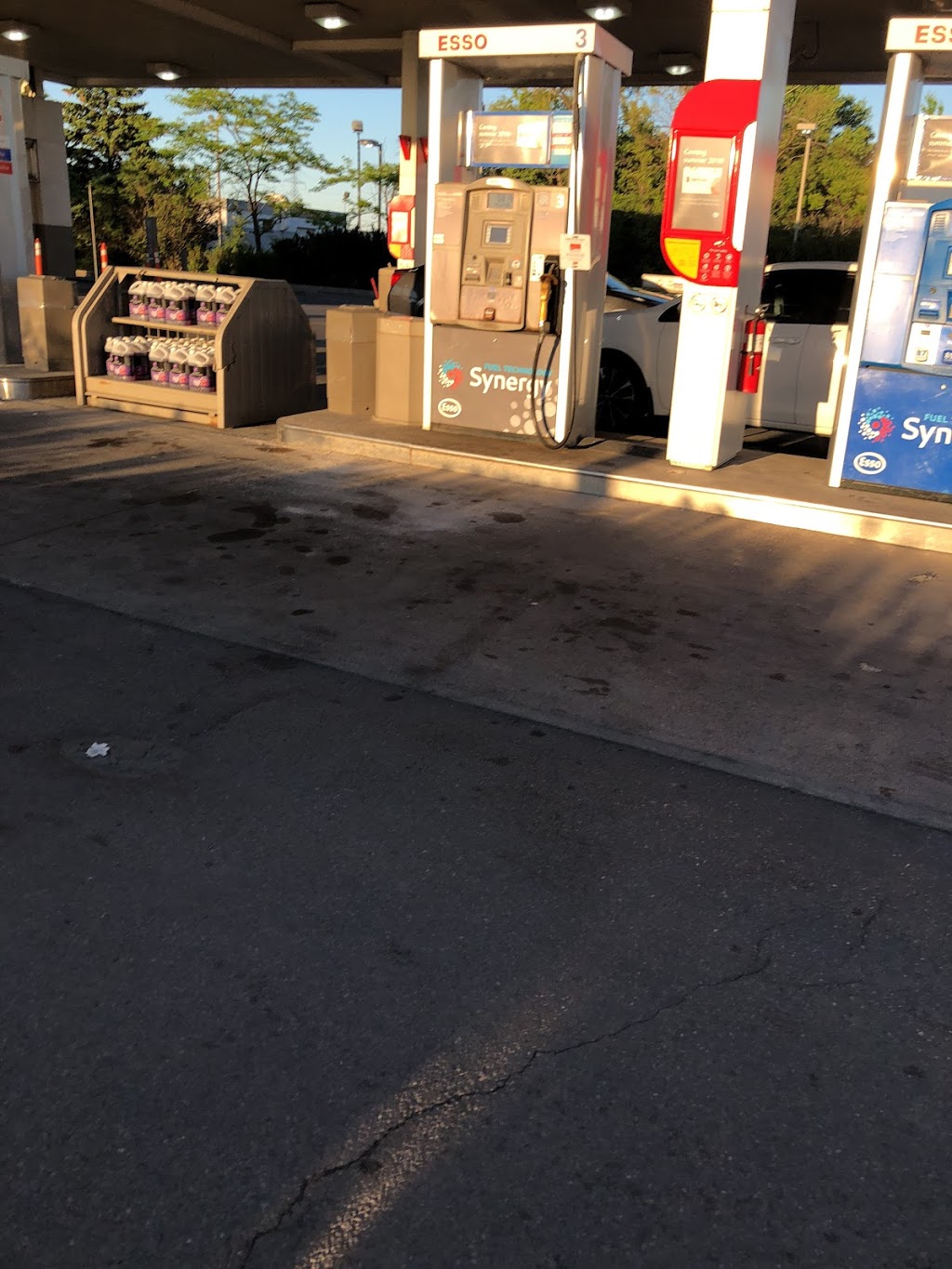 Esso | 2471 Barton St E, Hamilton, ON L8E 2X1, Canada | Phone: (905) 578-1133