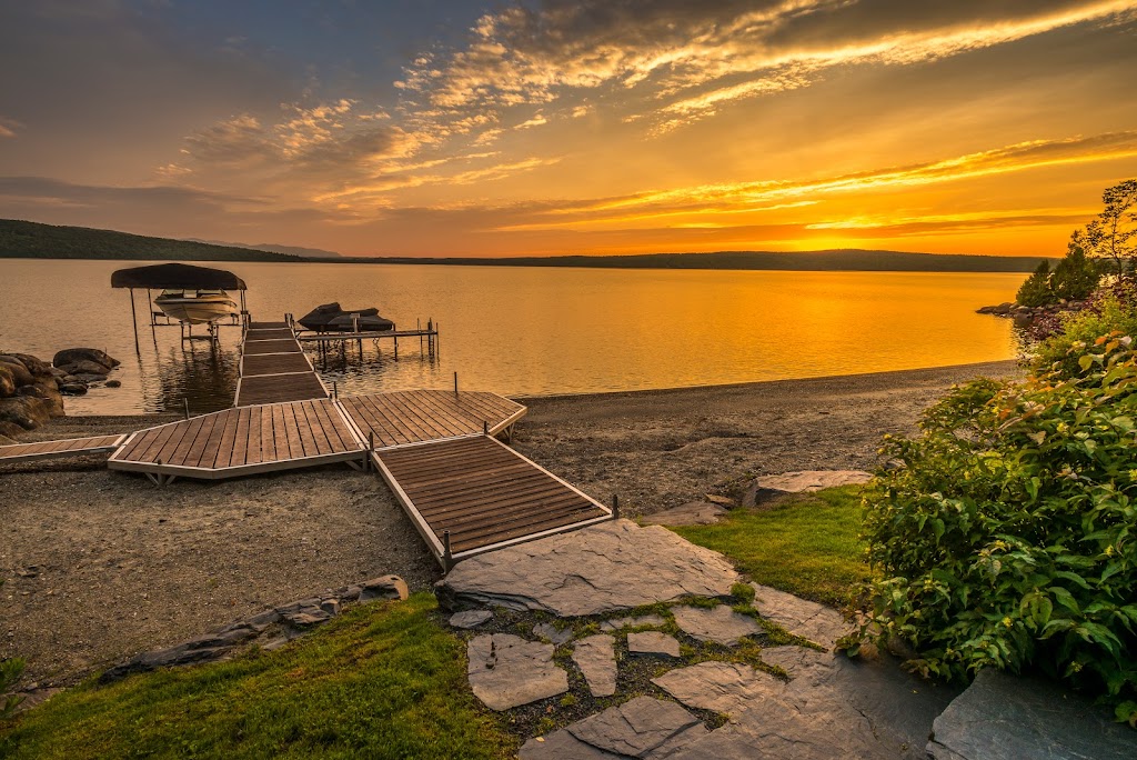 Quais Du Phare | 3965 Rue du Québec-Central, Lac-Mégantic, QC G6B 2C8, Canada | Phone: (819) 583-5451