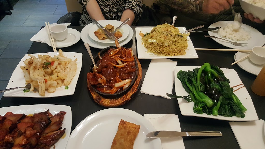 Sun Hong BBQ & Seafood Restaurant | 2037 Wyandotte St W, Windsor, ON N9B 1J8, Canada | Phone: (519) 255-7808