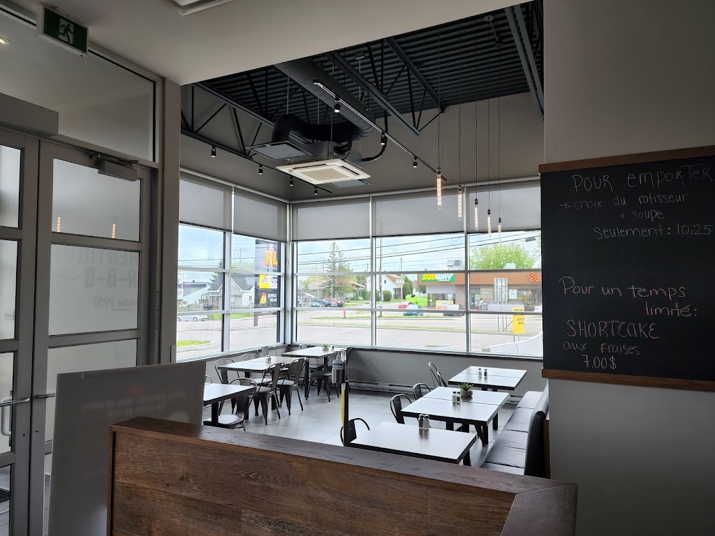Express St-Hubert | 1220 Boul. Sainte-Geneviève, Chicoutimi, QC G7G 2G6, Canada | Phone: (418) 693-5151