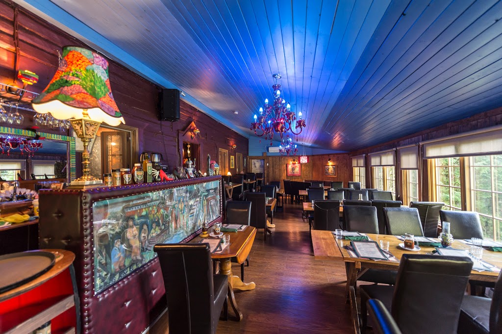 La Maison du Bootlegger | 110 Rang du Ruisseau des Frenes, La Malbaie, QC G5A 2C8, Canada | Phone: (418) 439-3711