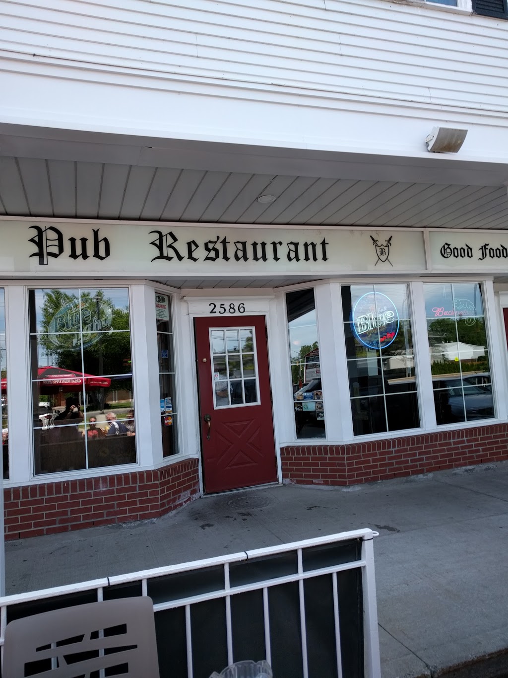 Blackburn Arms Pub Restaurant | 2586 Innes Rd, Gloucester, ON K1B 4Z6, Canada | Phone: (613) 830-4829