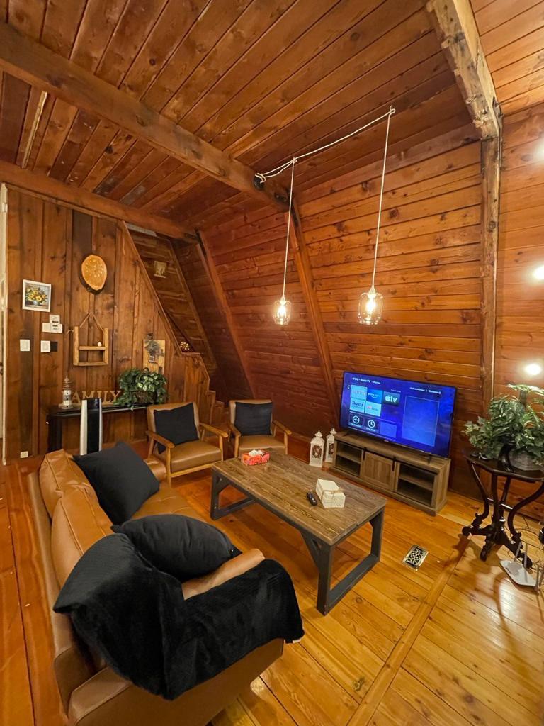 25 Derner | Lodgr Vacation Rentals | 25 Derner Line, Lowbanks, ON N0A 1K0, Canada | Phone: (647) 895-6362